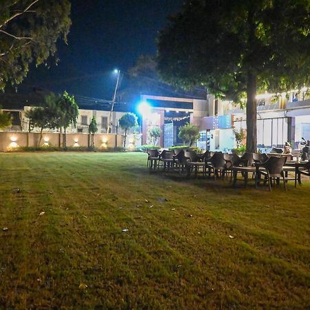 The Kedar Resort Mathura Buitenkant foto