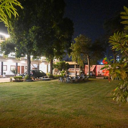 The Kedar Resort Mathura Buitenkant foto