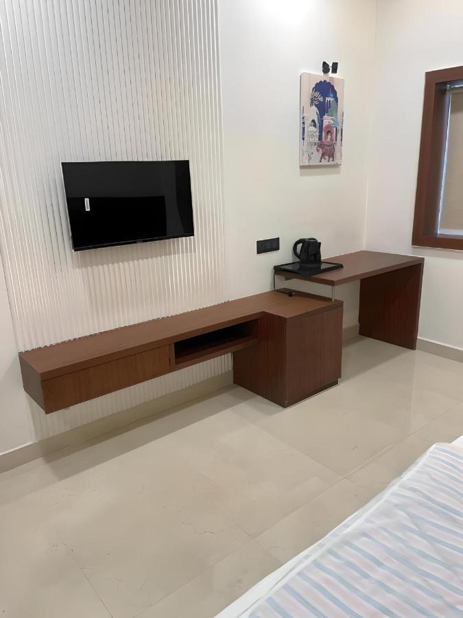 The Kedar Resort Mathura Buitenkant foto