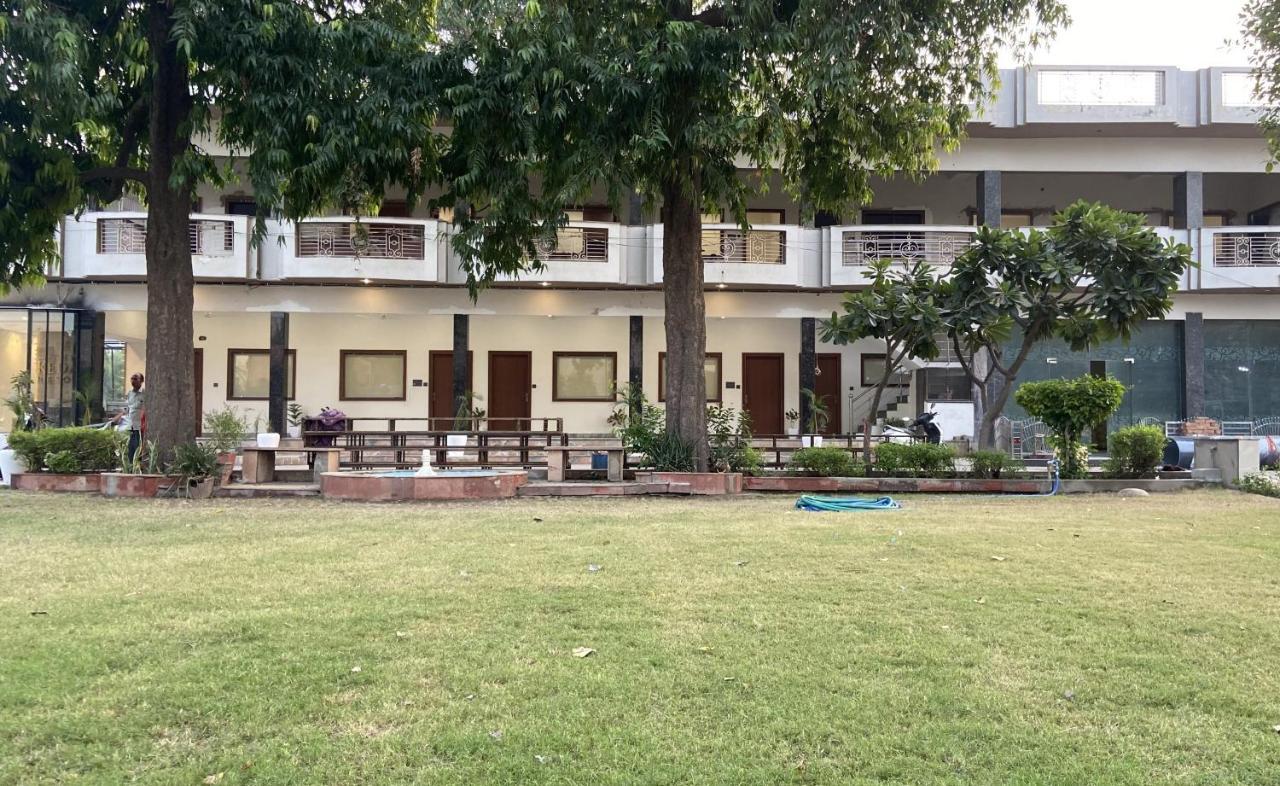 The Kedar Resort Mathura Buitenkant foto