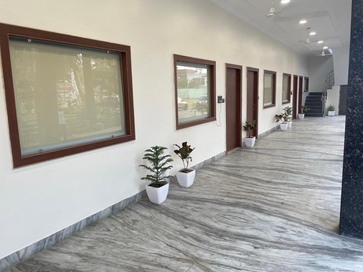 The Kedar Resort Mathura Buitenkant foto