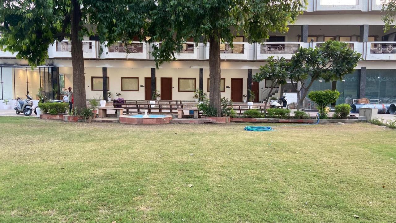 The Kedar Resort Mathura Buitenkant foto
