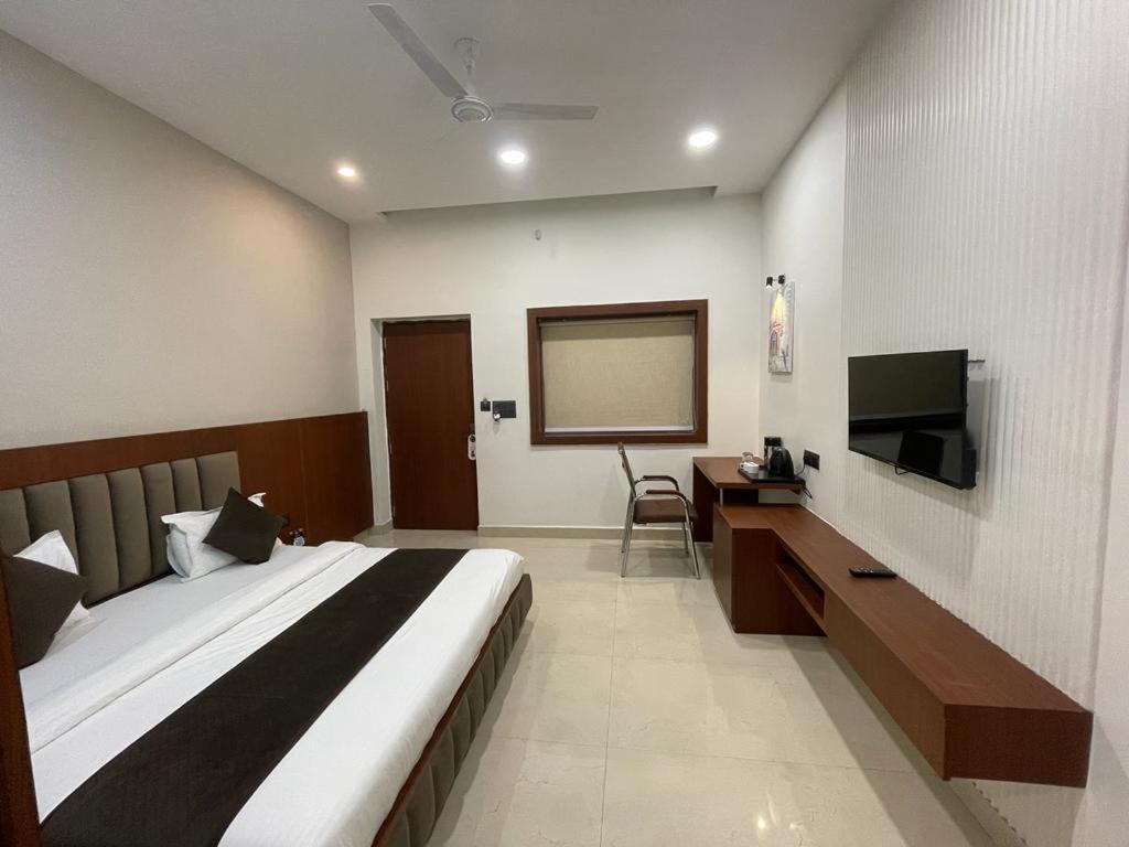 The Kedar Resort Mathura Buitenkant foto