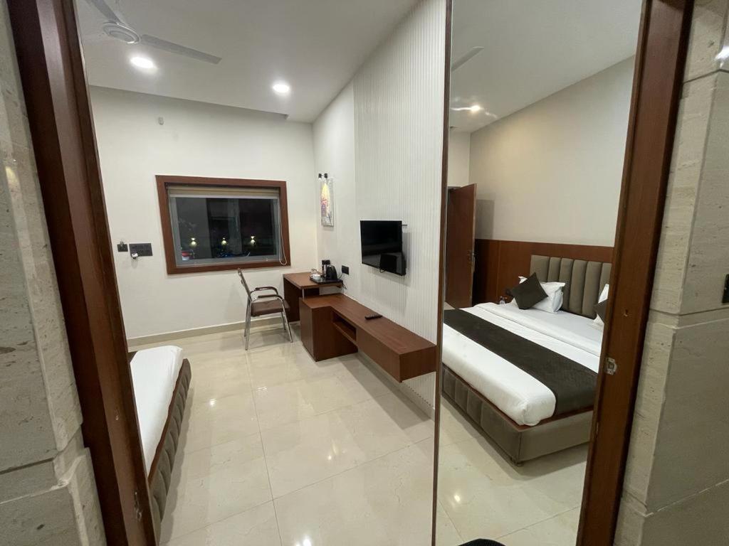 The Kedar Resort Mathura Buitenkant foto