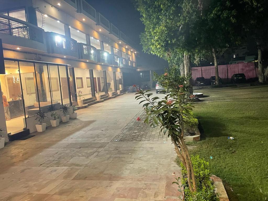 The Kedar Resort Mathura Buitenkant foto
