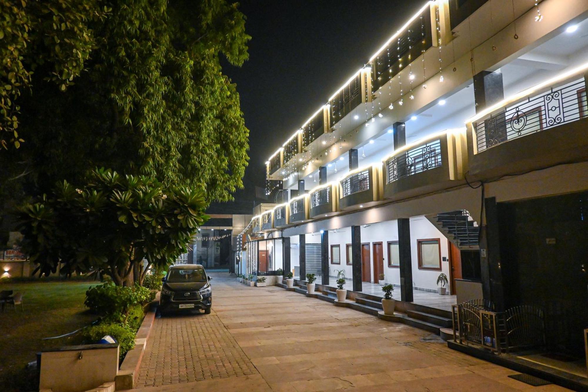 The Kedar Resort Mathura Buitenkant foto